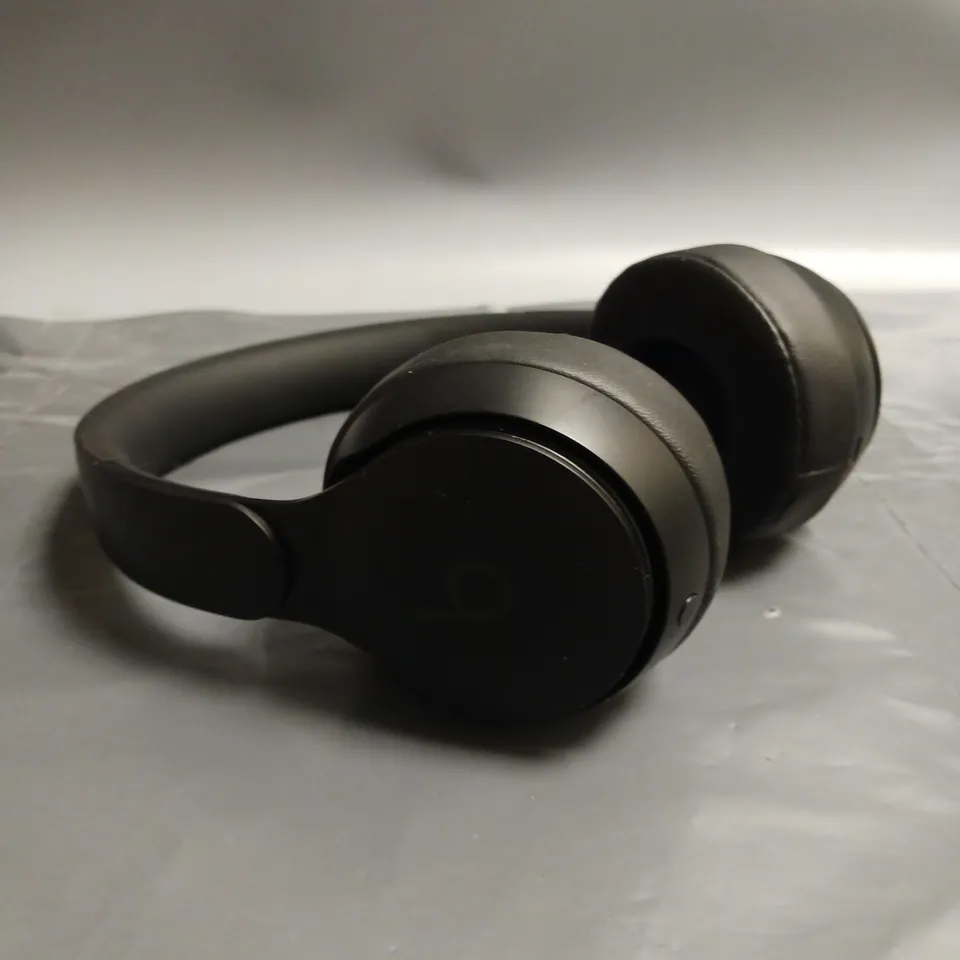 BEATS BY DRE BLACK WIRELESS HEADPHONES