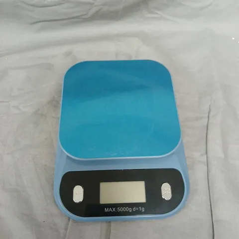BLUE DIGITAL KITCHEN SCALE, 5 KG CAPACITY, 1 G RESOLUTION