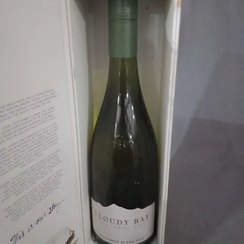 BOTTLE OF CLOUDY BAY NEW ZEALAND SAUVIGNON BLANC 2023 13.5% 750ML