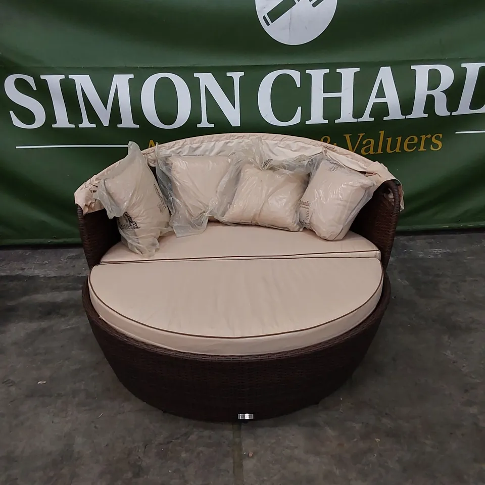 DESIGNER RATTAN VENICE DAY BED WITH CANOPY IN CHOCOLATE MIX AND COFFEE CREAM COLOUR