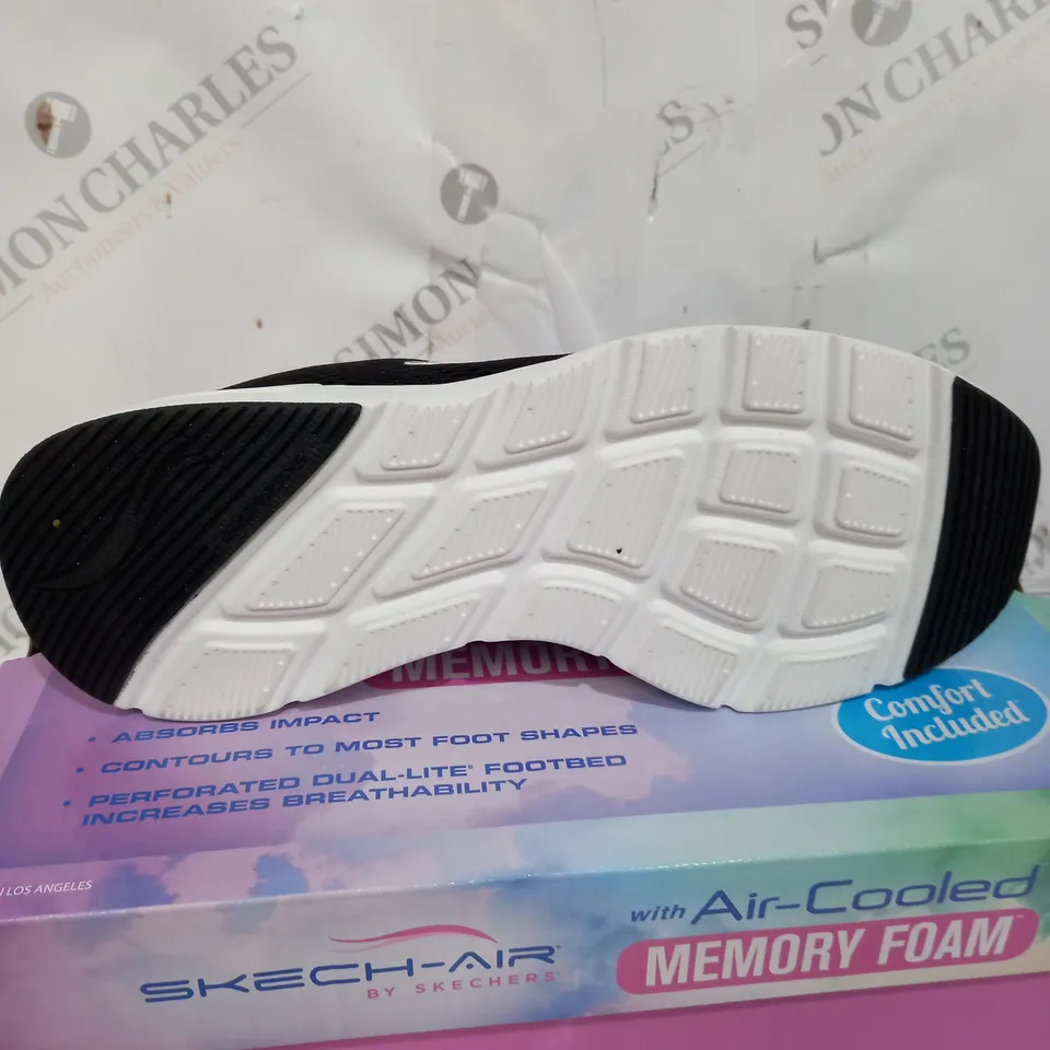 BOXED PAIR OF SKETCHERS AIR COOLED TRAINERS IN BLACK SIZE 6