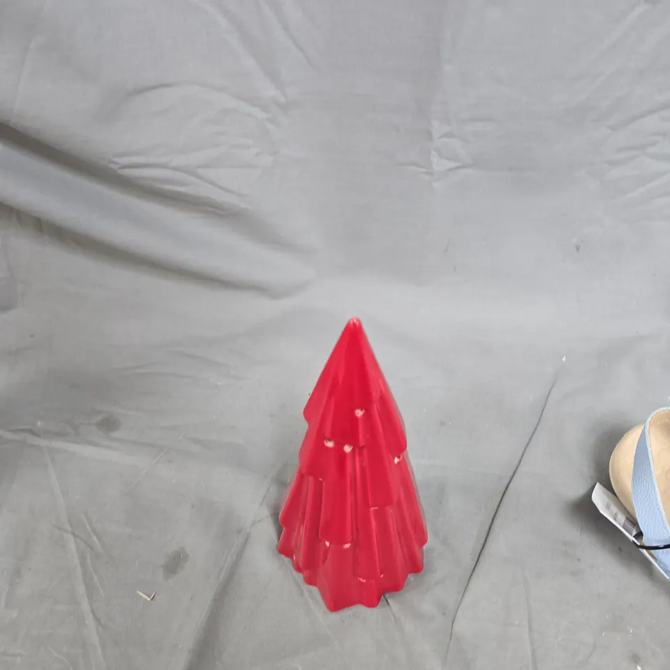 BOX OF APPROXIMATELY 20 ASSORTED ITEMS INCLUDING: OSPREY BAG, BLUE SANDALS AND TREE FIGURE