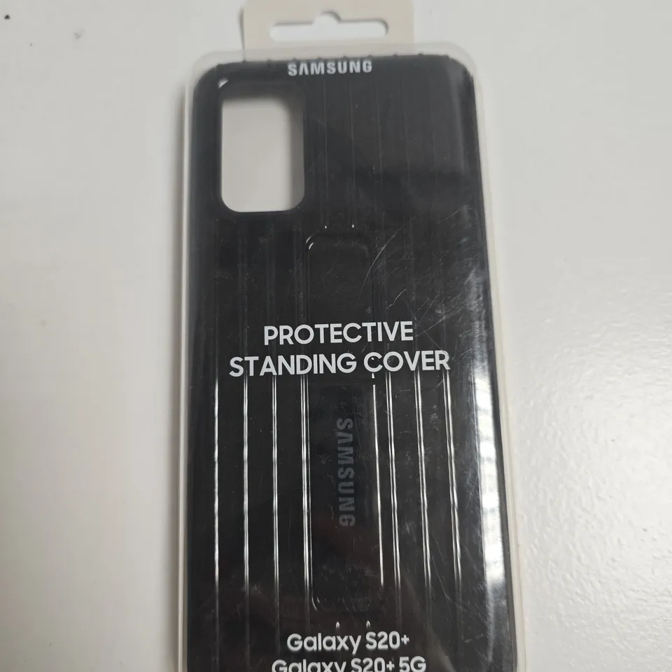 BOX OF APPROXIMATELY 30 ASSORTED PHONE CASES INCLUDING SAMSUNG GALAXY S20+, DECODED IPHONE 14 MAX IN BLACK AND CHOCOLATE BROWN