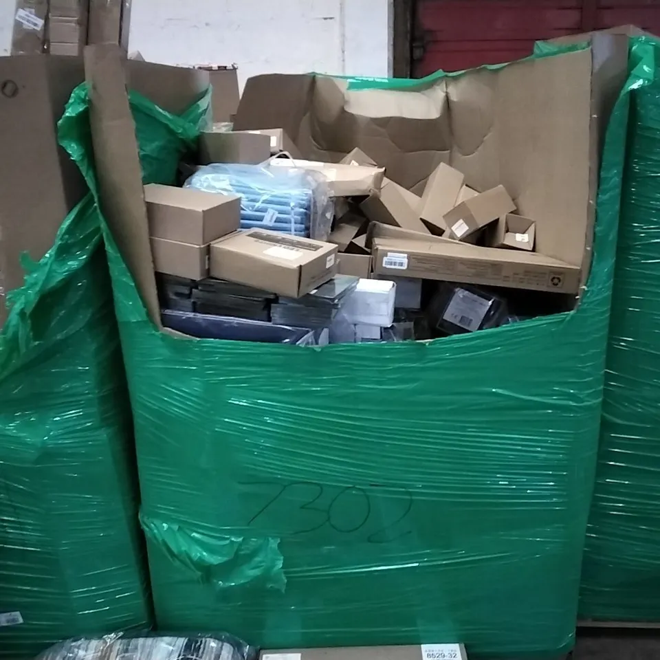 PALLET OF ASSORTED ITEMS TO INCLUDE: DOG PADDLING POOL, ALLOT FOOTWEAR, SAND N WATER PLAY TABLE, TOILET SEAT, INFLATABLE POOL ETC