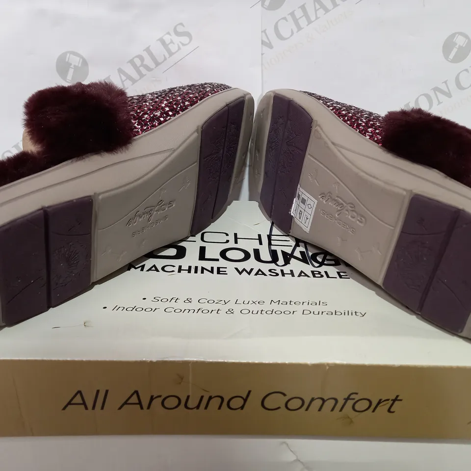 BOXED PAIR OF SKECHERS BURGUNDY SLIPPERS  - SIZE 5