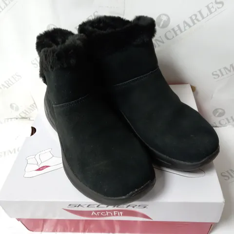 SKECHERS ARCHFIT JOY CHUGGA BOOTS CHARCOAL SIZE 6