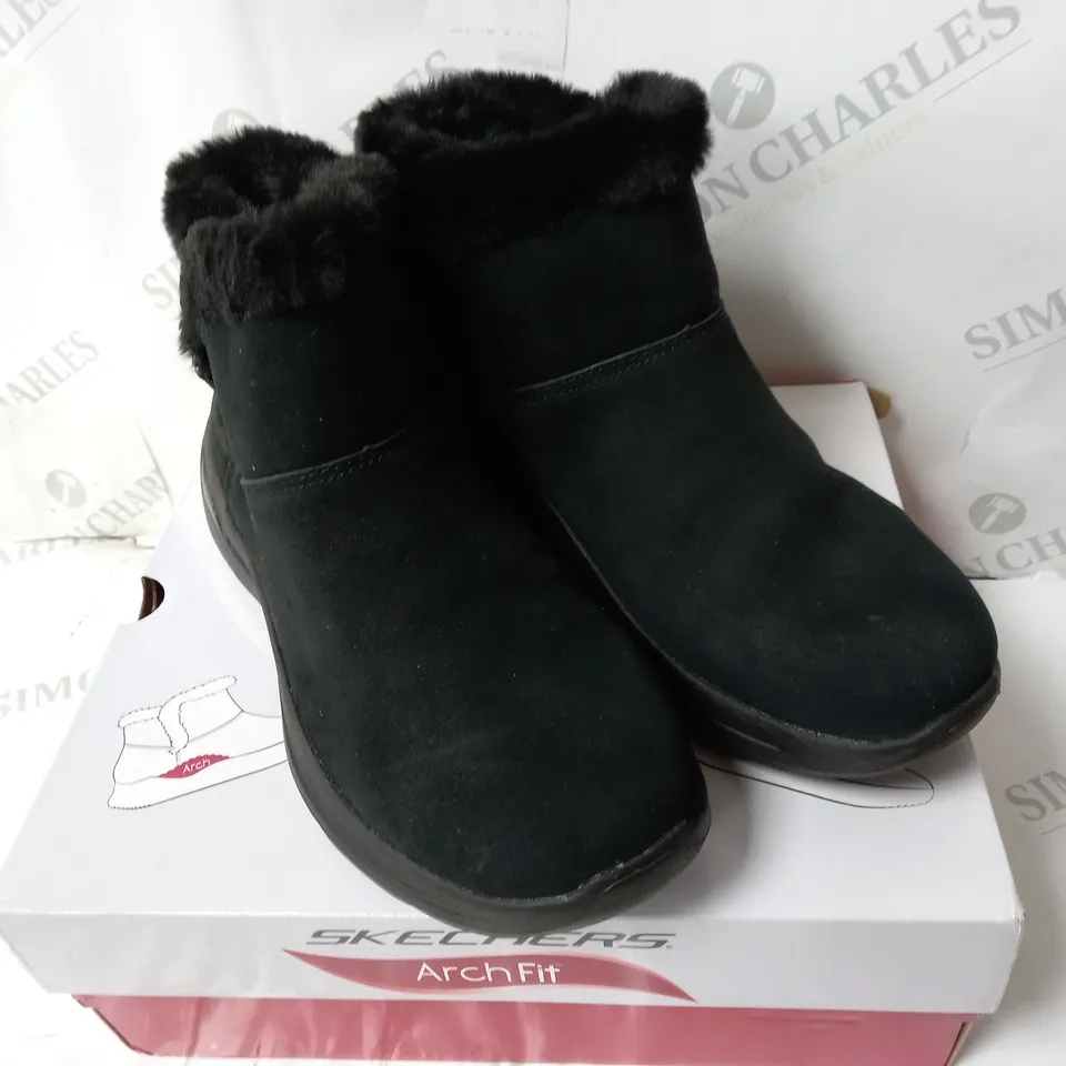 SKECHERS ARCHFIT JOY CHUGGA BOOTS CHARCOAL SIZE 6