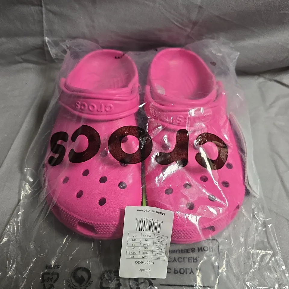 PAIR OF CROCS CLASSIC CROCS IN PINK SIZE UK M5/W6
