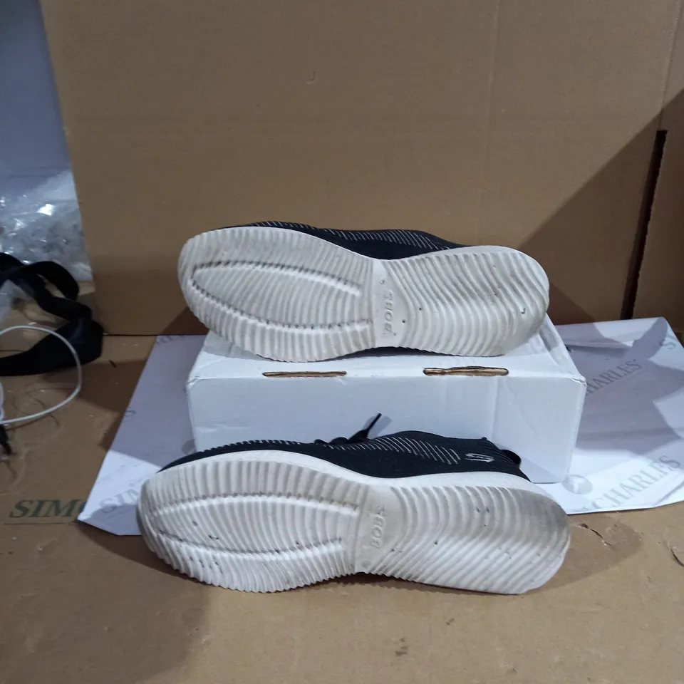 SKECHERS BLACK TRAINERS SIZE 8
