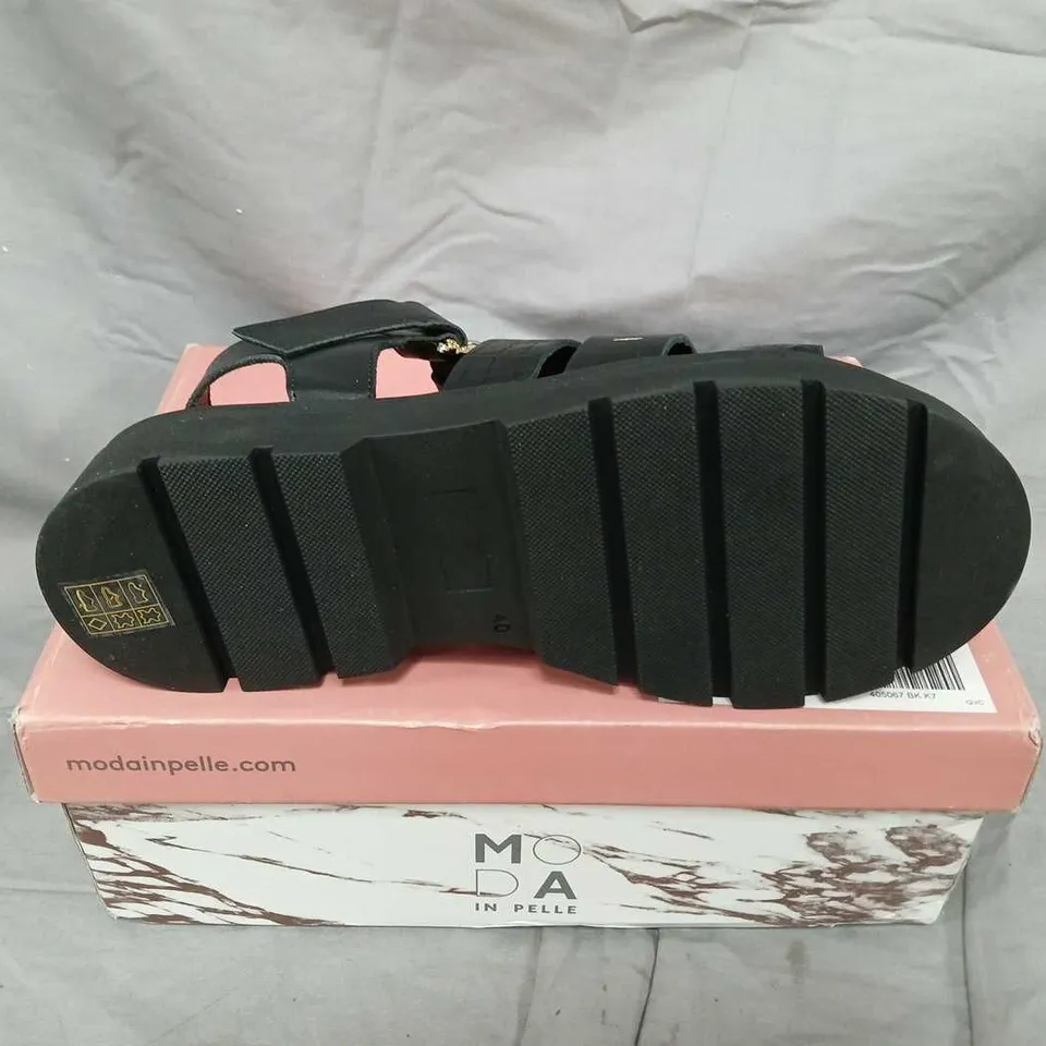 Moda in Pelle Obsidian Black Leather Chunky Fisherman Sandals – Women's, UK7 (EU40)