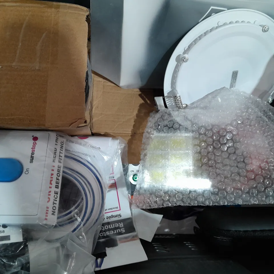 BOX OF APPROX 10 ASSORTED ITEMS TO INCLUDE - HEAVY DUTY PLASTIC TABLE COVER - LED CHARGE HEADLAMP - FLOOR SWEEPER ECT 