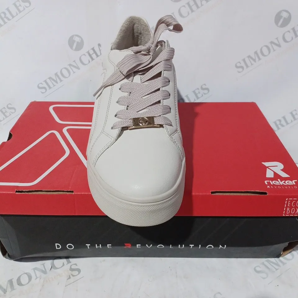 BOXED PAIR OF RIEKER REVOLUTION LACE UP TRAINERS IN OFF WHITE SIZE 7.5