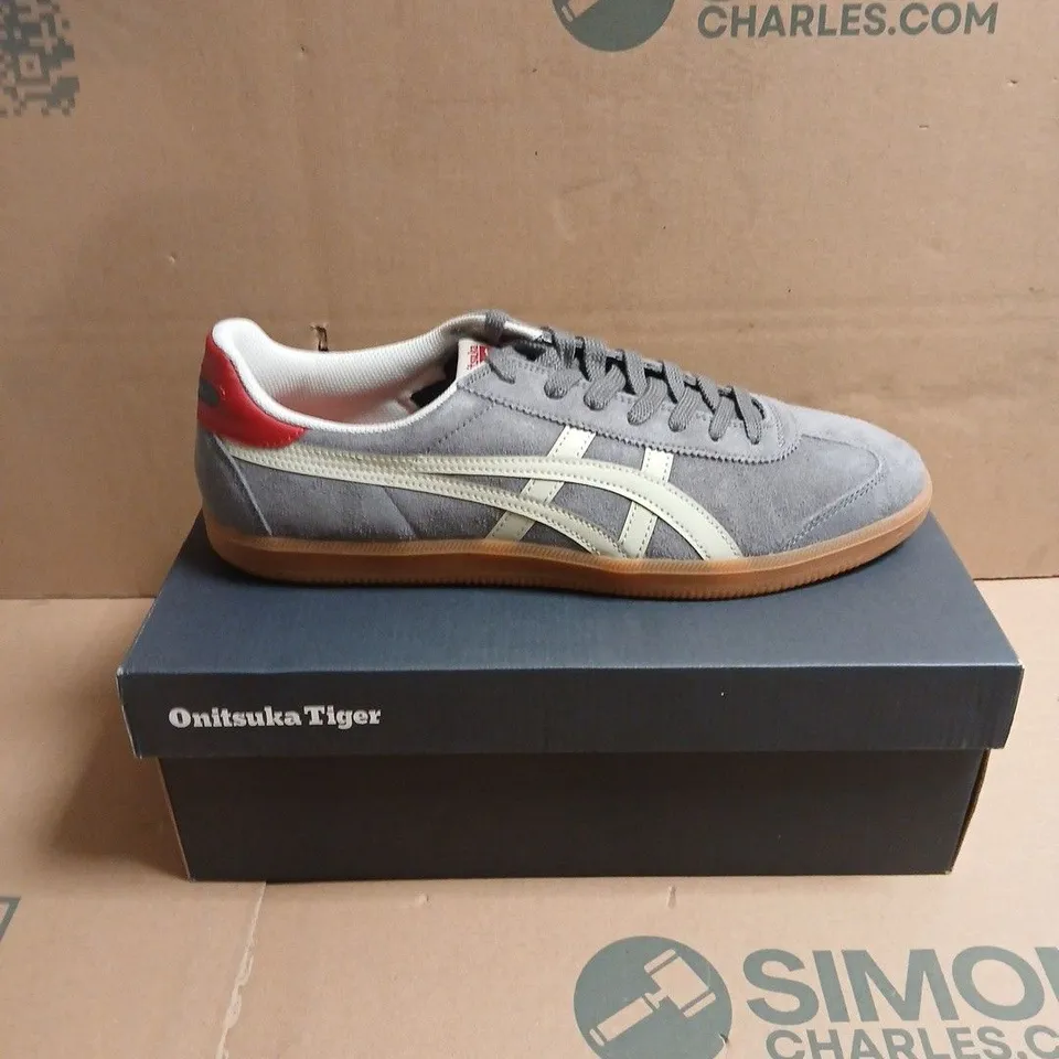 BOXED PAIR OF ONITSUKA TIGER TOKUTEN SNEAKERS – CHARCOAL/BIRCH, UK 10.5