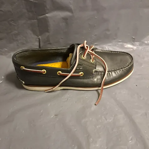 PAIR OF TIMBALAND LOAFERS IN BLACK MULTI SIZE UK 8