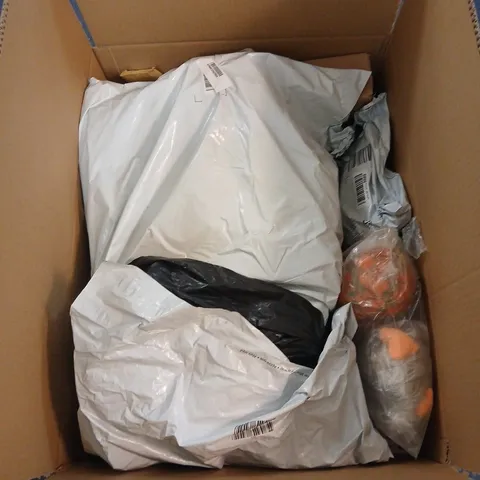 BOX OF APPROXIMATELY 20 ASSORTED ITEMS INCLUDING A CLOCK, A WIZ SMART BULB AND A MASTERCLASS STAINLESS STEEL FLASK