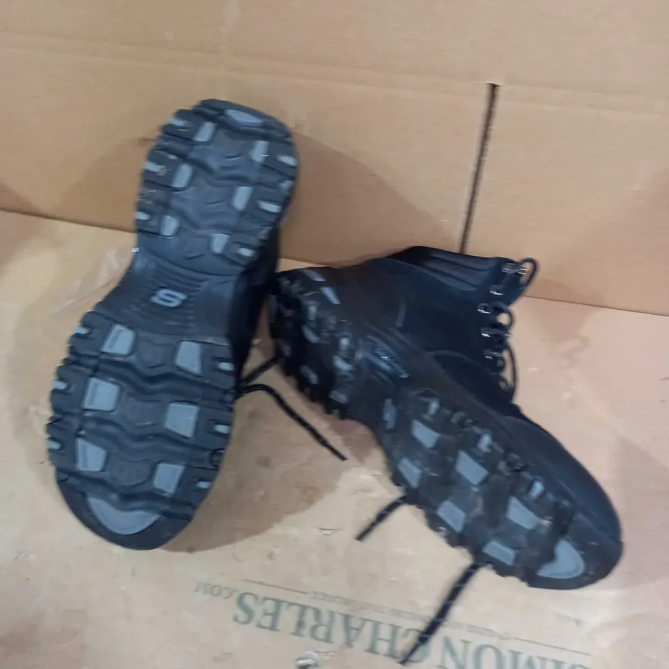 SKETCHERS STYLE BLACK DESIGNER BOOT SIZE 8 
