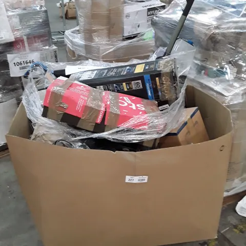 PALLET OF APPROXIMATELY 21 UNPROCESSED RAW RETURN HOUSEHOLD AND ELECTRICAL GOODS TO INCLUDE;