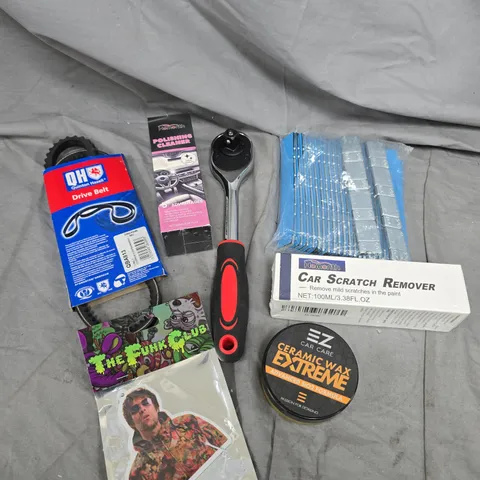 APPROXIMATELY 15 ASSORTED VEHICLE PARTS/ACCESSORIES TO INCLUDE DRIVE BELT, POLISHING CLEANER, SCRATCH REMOVER ETC