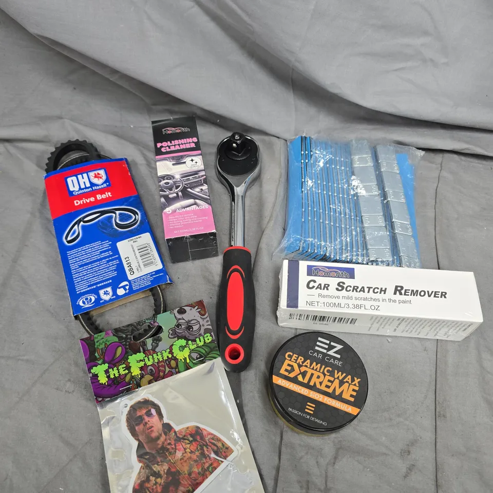APPROXIMATELY 15 ASSORTED VEHICLE PARTS/ACCESSORIES TO INCLUDE DRIVE BELT, POLISHING CLEANER, SCRATCH REMOVER ETC