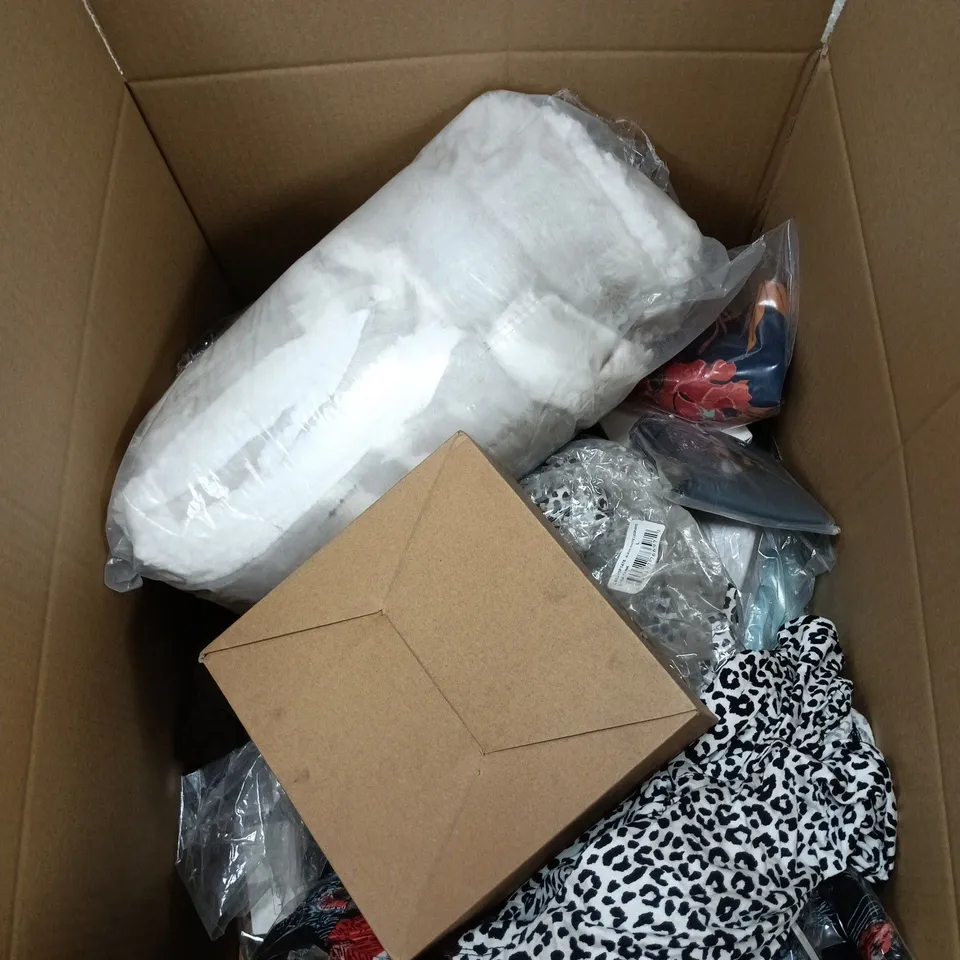BOX OF APPROXIMATELY 18 ASSORTED ITEMS TO INCLUDE REGATTA, FLOWER PATTERNED BAG ON WHEELS ETC