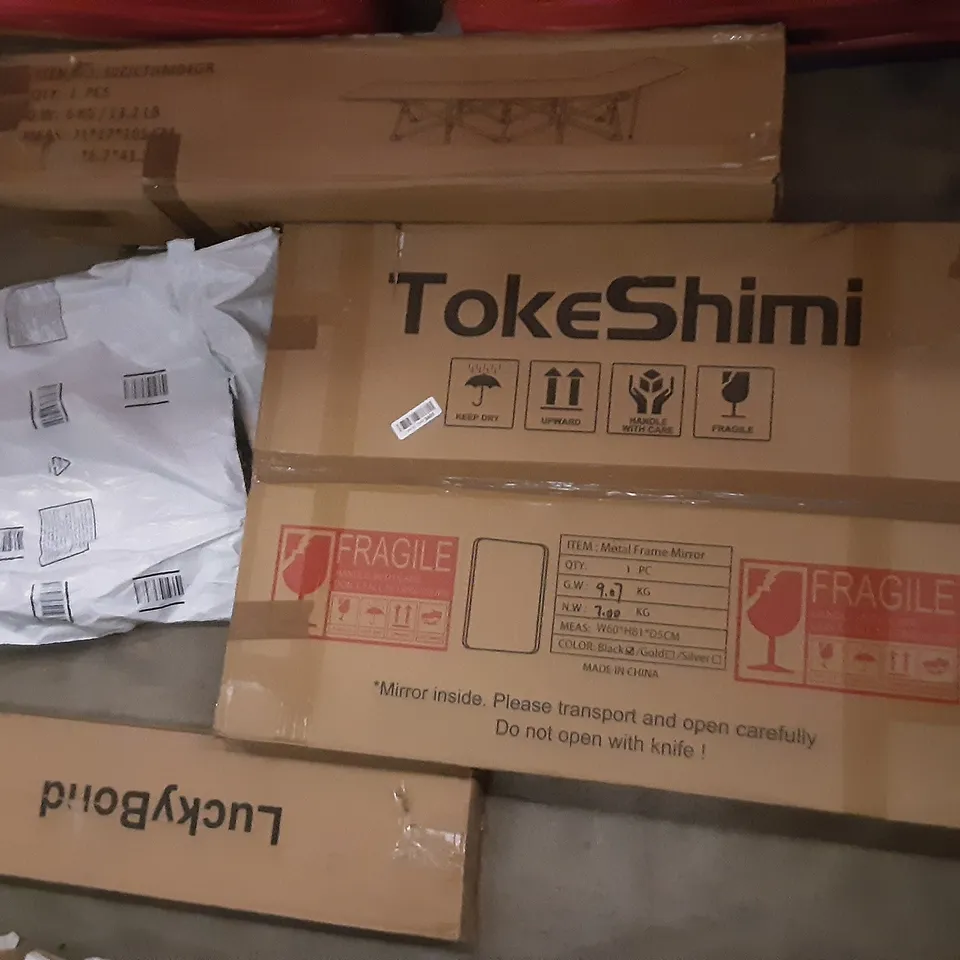PALLET OF ASSORTED PRODUCTS INCLUDING FOLDOUT LOUNGE CHAIR, TOKESHIMI, LUCKY BOND BATHROOM STORAGE, SELECTMIRRORS RENNES, HOMIDEC DESK