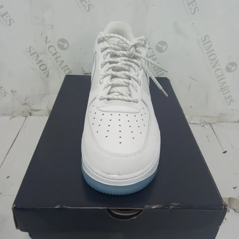 BOXED PAIR NIKE AIR FORCE 1 '07 SIZE 10.5 