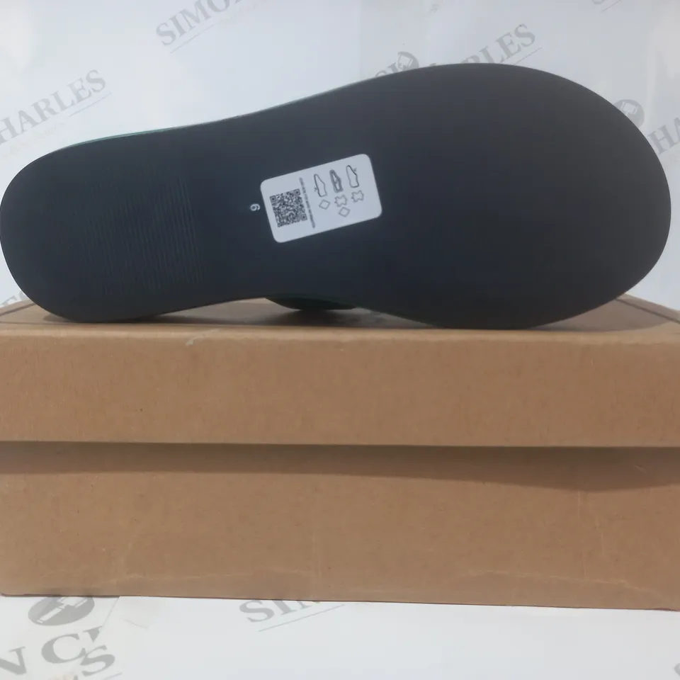 BOXED PAIR OF ASOS DESIGN OPEN TOE LEATHER FLAT MULES IN GREEN UK SIZE 6