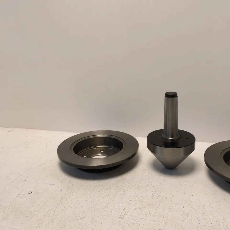 METALWORKING COMPONENTS SET: TWO CIRCULAR FLANGES WITH CENTRAL BORES + CONICAL CENTRE TOOL (3 PIECES)