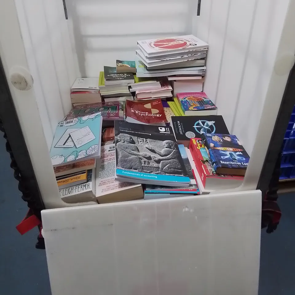 LARGE QUANTITY OF ASSORTED BOOKS TO INCLUDE AQA CHEMISTRY,  JEFFREY ARCHER AND DANIELLE STEEL
