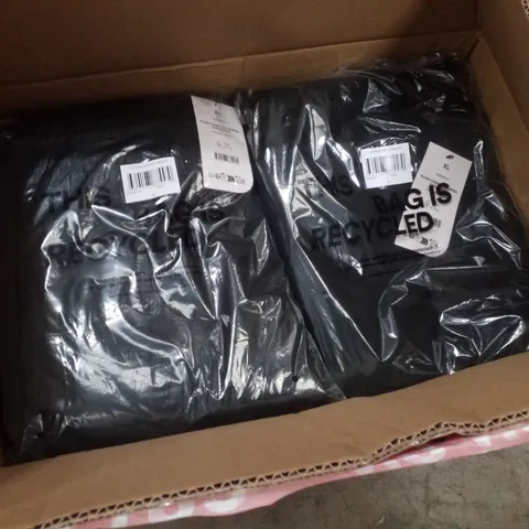 PALLET CONTAINING ASSORTED CLOTHING  INCLUDING SWEATPANTS, HARRISON COATS & LACE CAMIS