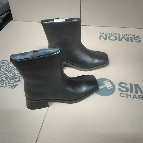 PALLET TO CONTAIN APPROXIMATELY 80  BRAND NEW DESIGNER SHOES WHICH INCLUDE; JD WILLIAMS BOOTS ETC