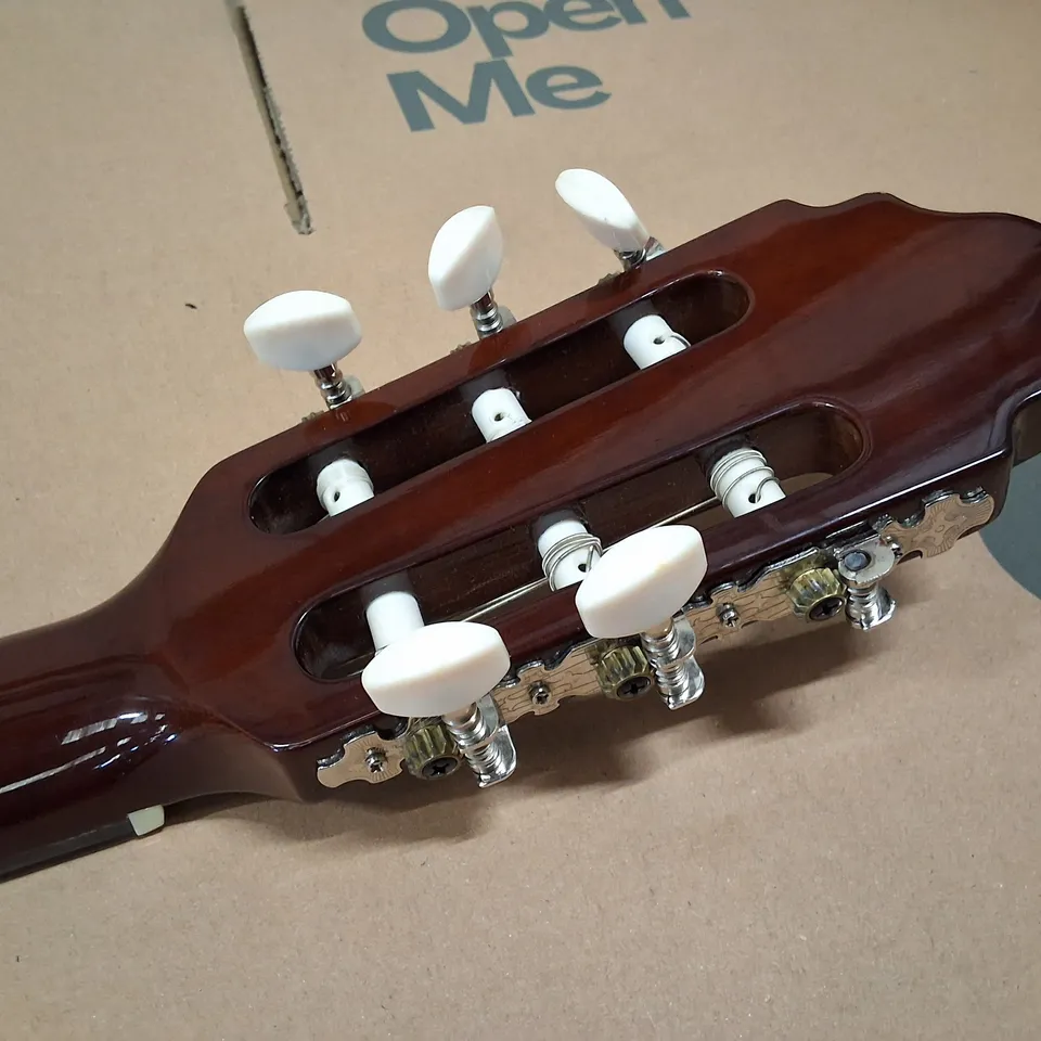 ACOUSTIC CLASSICAL GUITAR WITH NYLON STRINGS