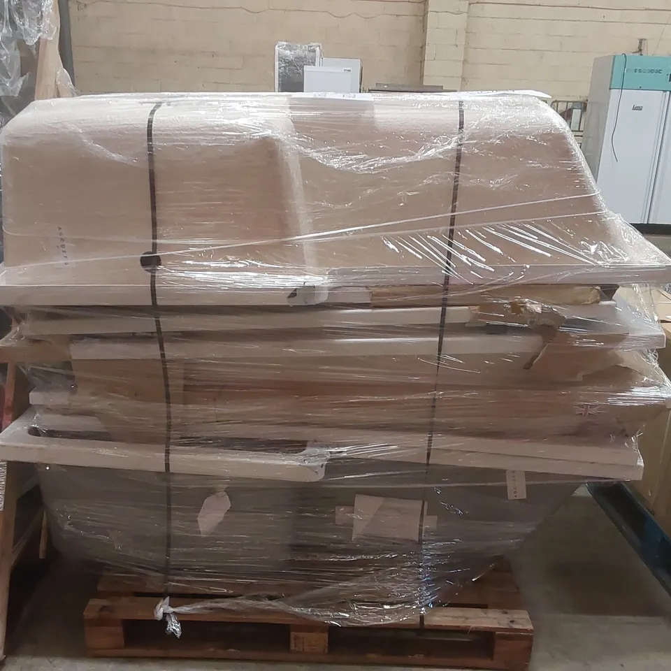 PALLET CONTAINING APPROXIMATELY 7x MIXED BATHSTORE & TROJAN BATH TUBS