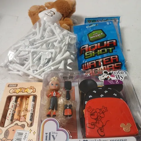 APPROXIMATELY 10 ASSORTED TOYS AND GAMES TO INCLUDE PLUSH TOY, PEN SET, WATER BOMBS ETC