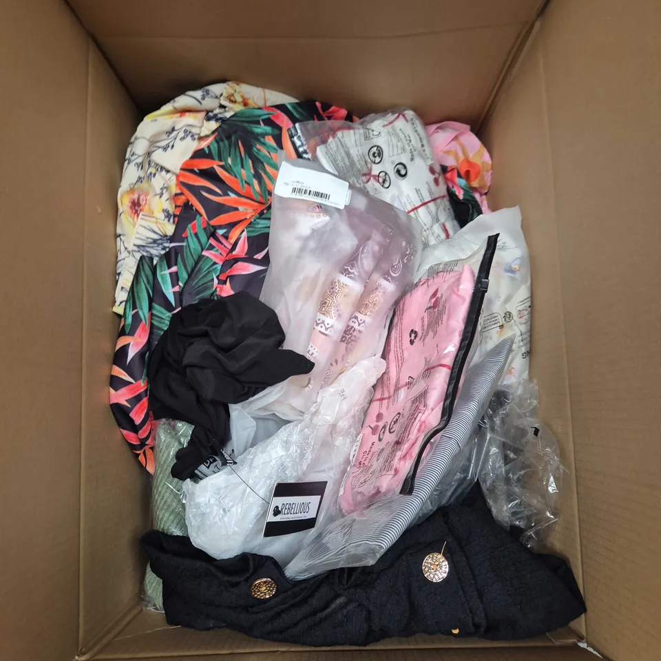 BOX OF APPROXIMATELY 25 ASSORTED CLOTHING ITEMS TO INCLUDE: HALARA BLUE SKORTS