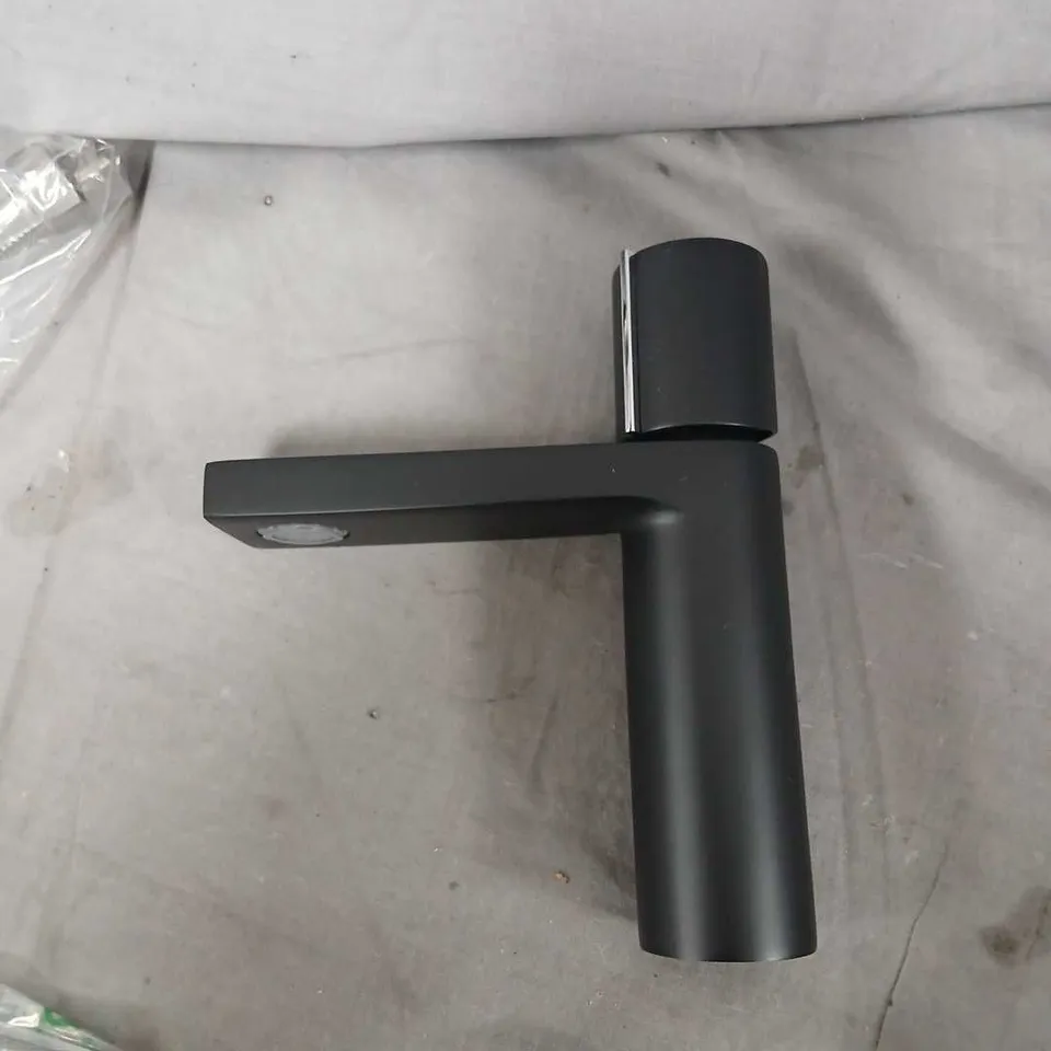 STUDIO BASIN MONO MIXER TAP – BLACK MATT