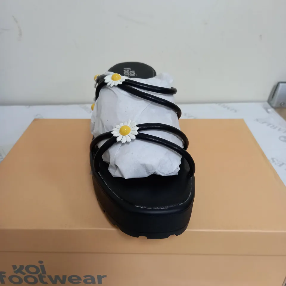 BRAND NEW BOXED PAIR OF KOI VEGAN LEATHER BLOOMING DAISY OASIS STRAPPY SLIDERS IN BLACK UK SIZE 10