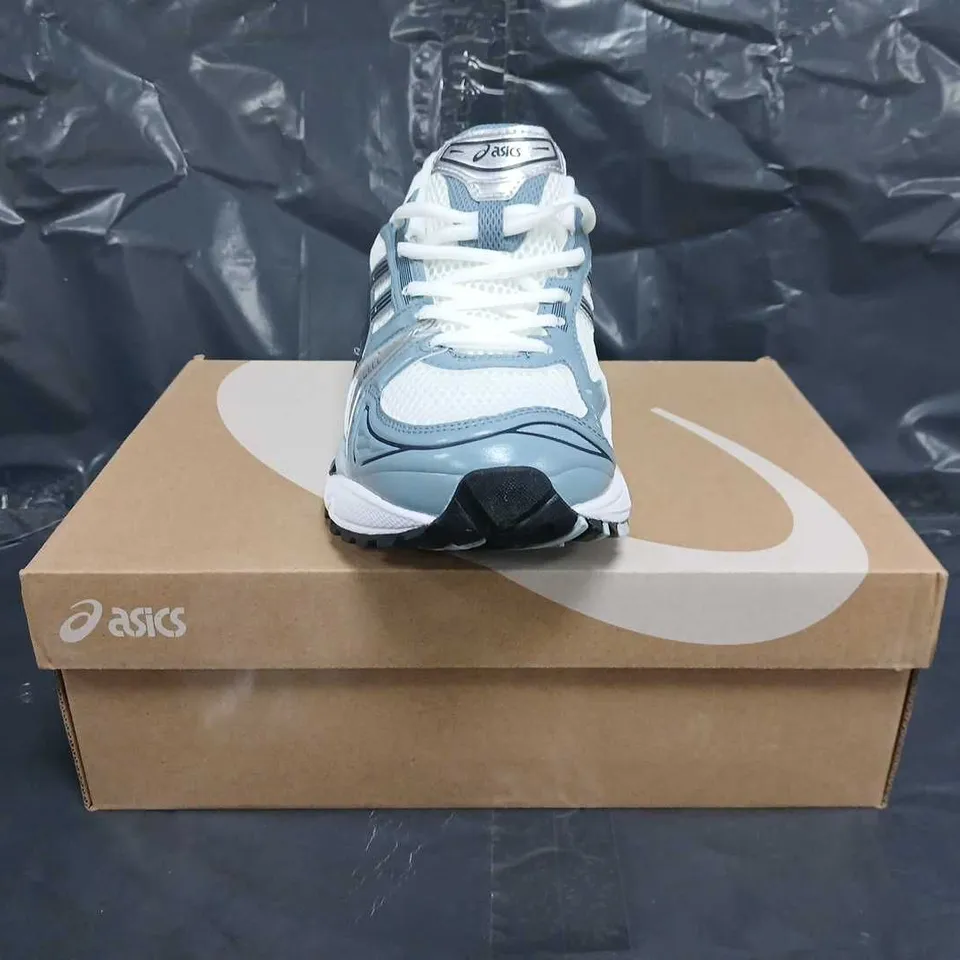 BOXED PAIR OF ASICS GEL-KAYANO 14 TRAINERS IN WHITE/GREY SIZE UK 9