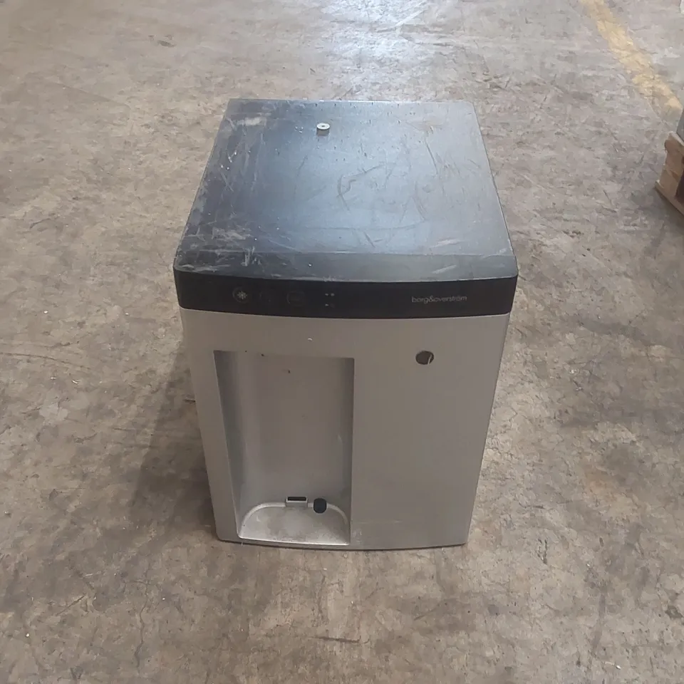 W2 COUNTERTOP CHILLED & SPARKLING COMMERCIAL WATER DISPENSER