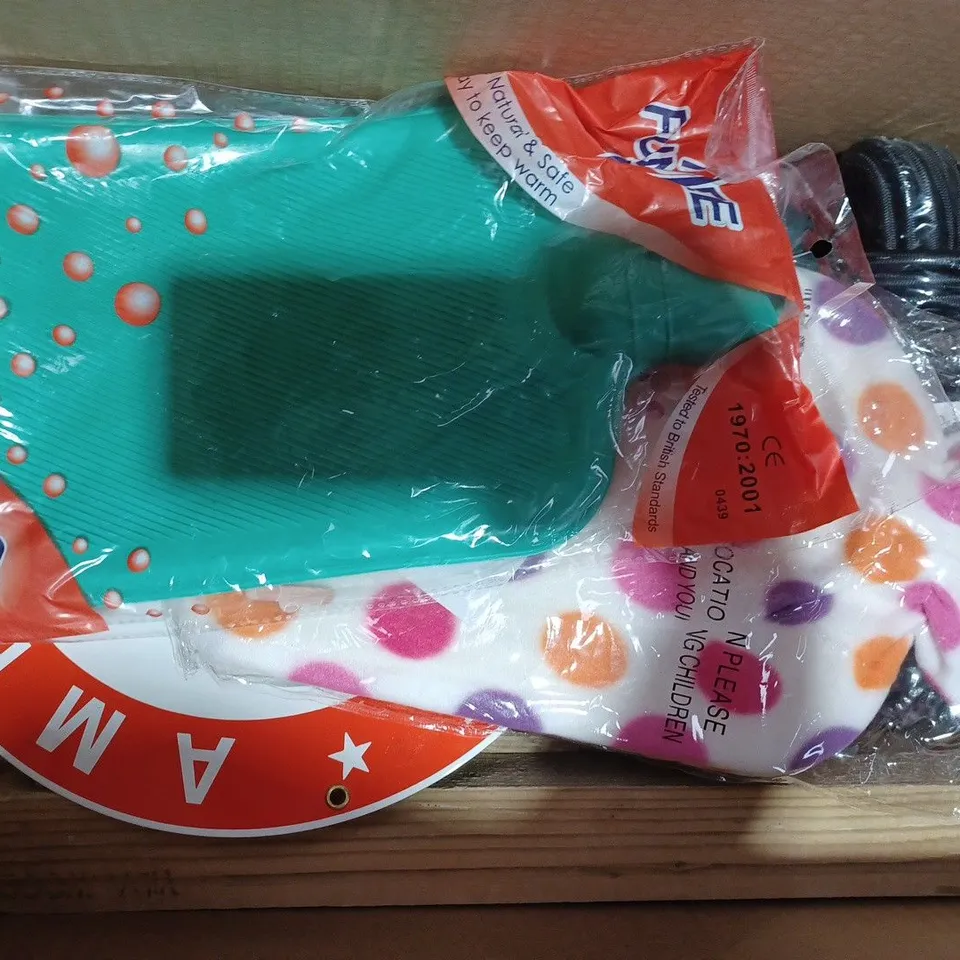 BOX OF APPROXIMATELY 10 ASSORTED HOUSEHOLD ITEMS TO INCLUDE BIRD THEME ALLOY DECORATION, EXTENSION LEAD, AMAZING OVEN GLOVE, ETC