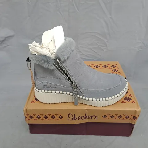 SKECHERS WOMEN'S GREY FUR-TRIM ANKLE BOOTS (UK 3) – BOXED