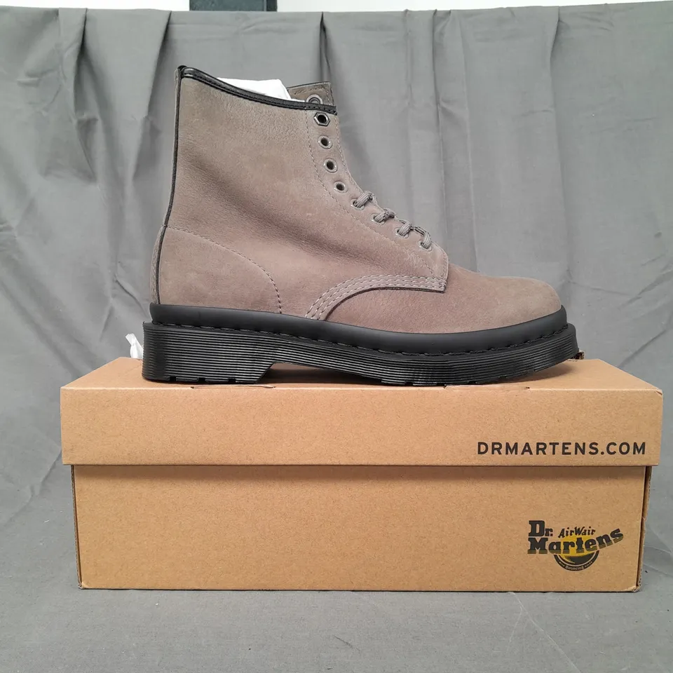 BOXED PAIR OF DR MARTENS 1460 ANKLE BOOTS IN GREY UK SIZE 6