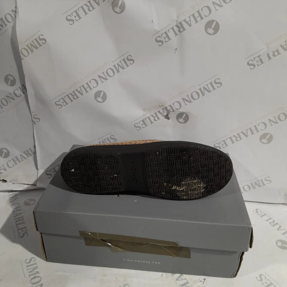 BOXED PAIR OF VIONIC SLIPPERS - UK SIZE 6