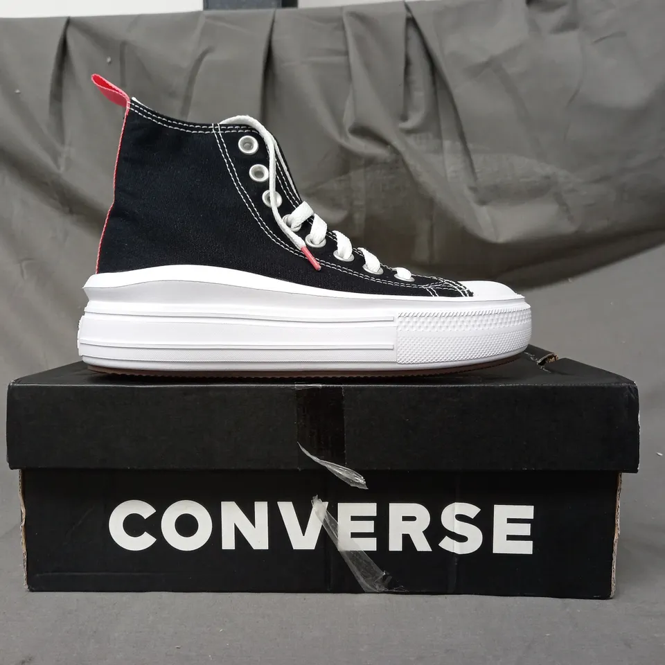 BOXED PAIR OF CONVERSE SHOES IN BLACK/WHITE UK SIZE 3