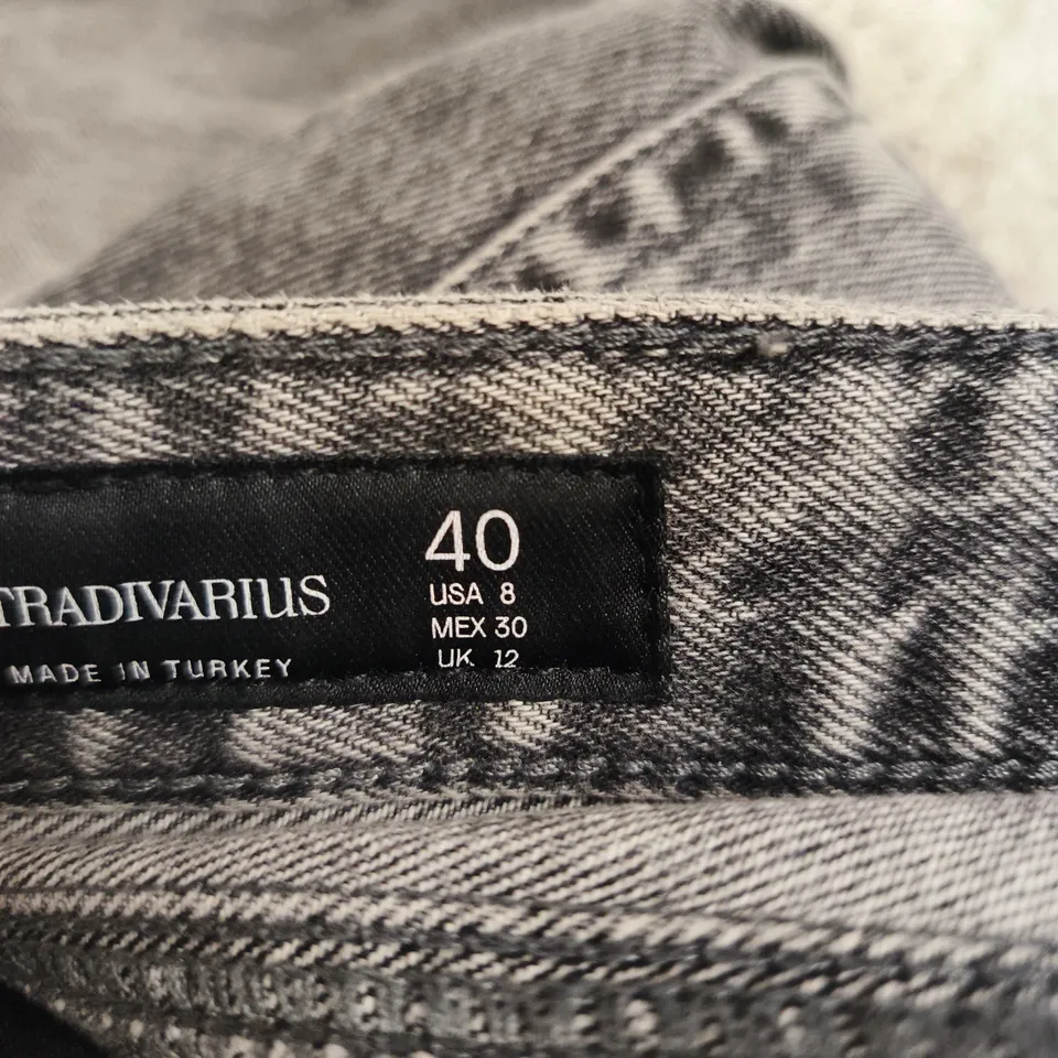 STRADIVARIUS GREY DENIM JEANS – UK 12 (US 8), D92 TAG