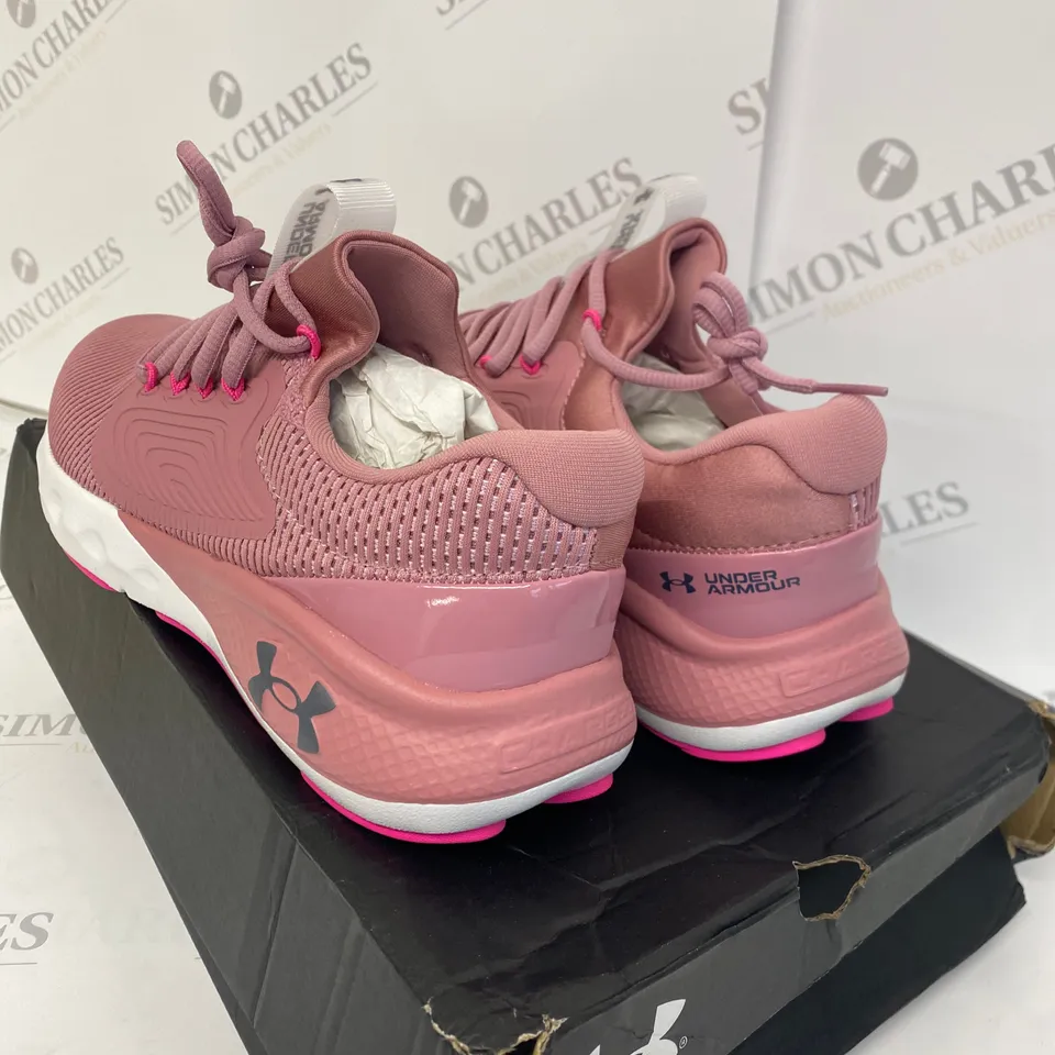 BOXED PAIR OF UNDER ARMOUR CHARGED VANTAGE 2 PINK TRAINERS SIZE 8