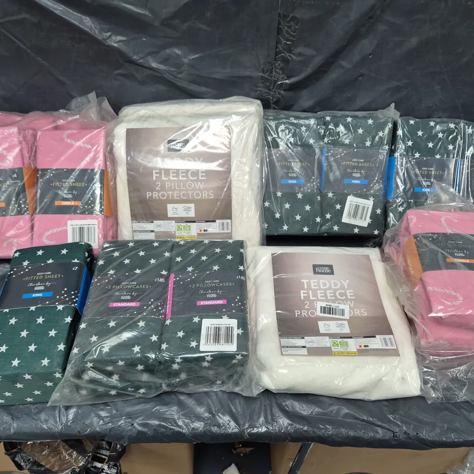 BOX OF APPROXIMATELY 12 ASSORTED BEDDING & SOFT FABRICS ITEMS TO INCLUDE FITTED SHEET - TEDDY FLEECE PILLOW PROTECTORS - 2 PILLOWCASES ETC. 