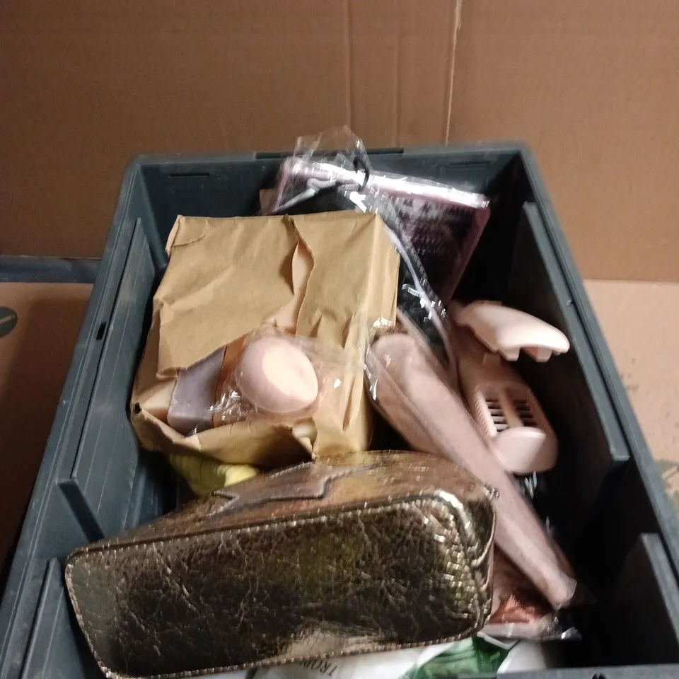 APPROXIMATELY 20 ASSORTED COSMETIC ITEMS INCLUDING HAIR REMOVAL BRUSH , FIXODENT TOOTHPASTE AND DOVE BODY LOTION 