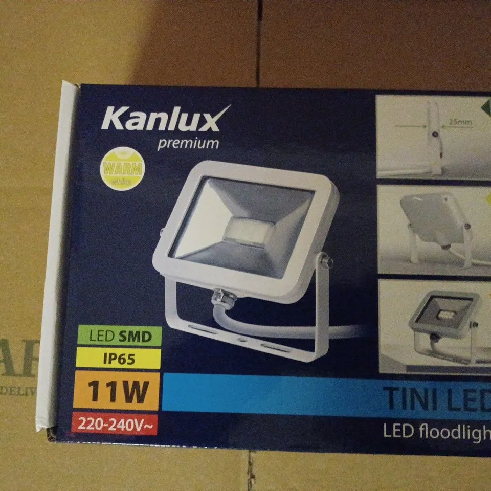 BRAND NEW KANLUX TINI LED FLOODLIGHT 11W-WW-W WHITE