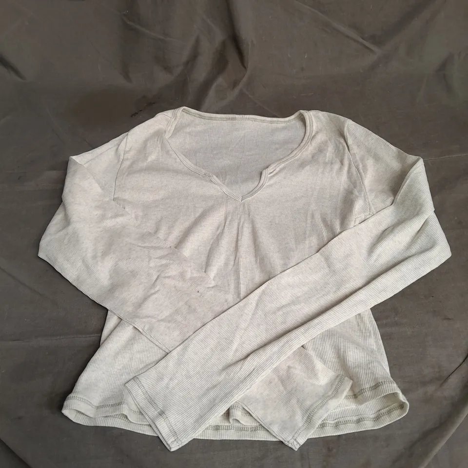 GYMSHARK V NECK LONG SLEEVE TOP IN LIGHT GREY MARL SIZE S